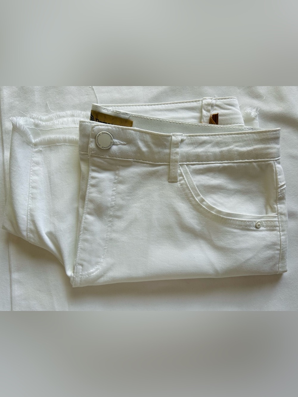 NWT - Democracy “Mold & Hold” White Denim Shorts w. Scalloped Hem